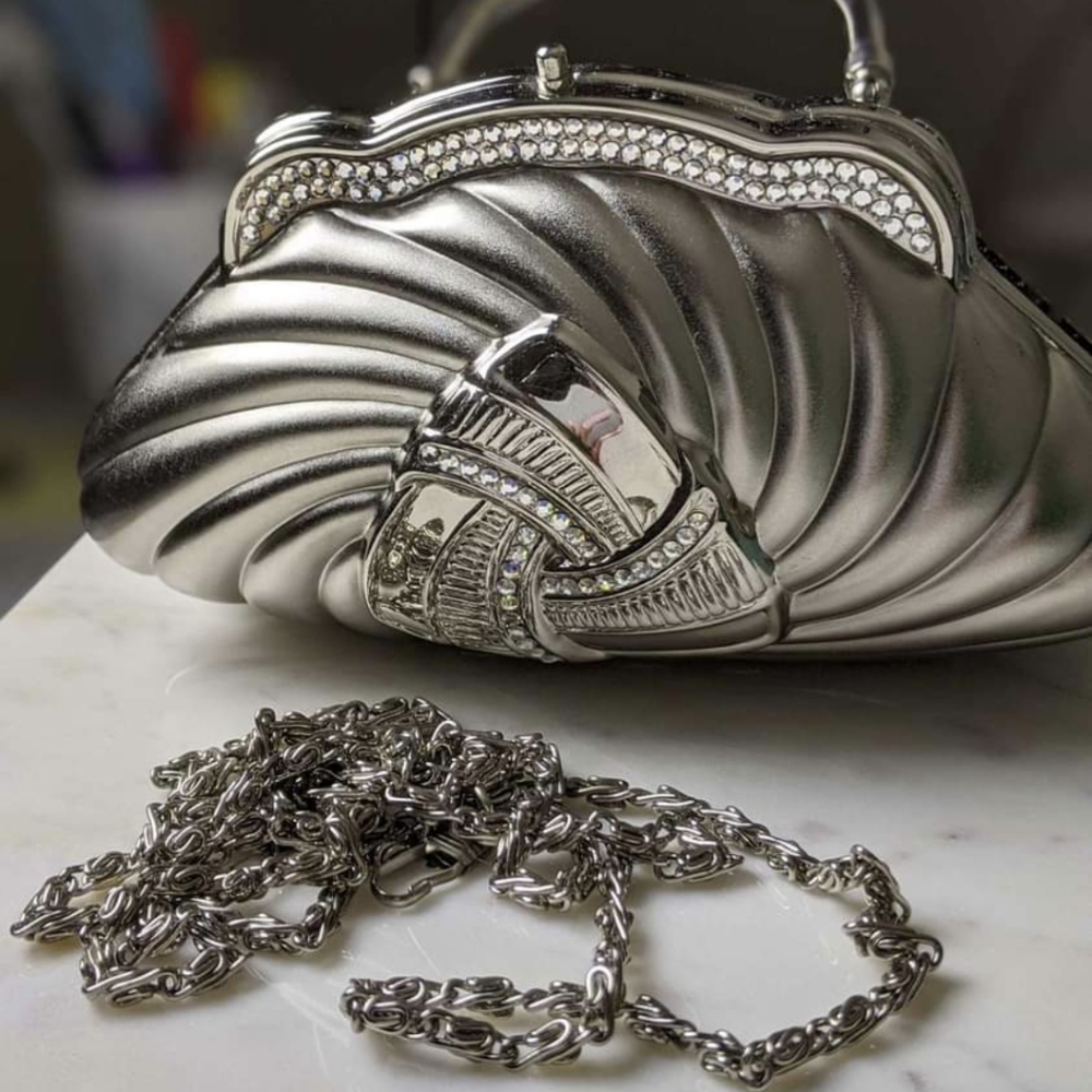 *SOLD* Vintage silver hard shell purse/clutch with strap